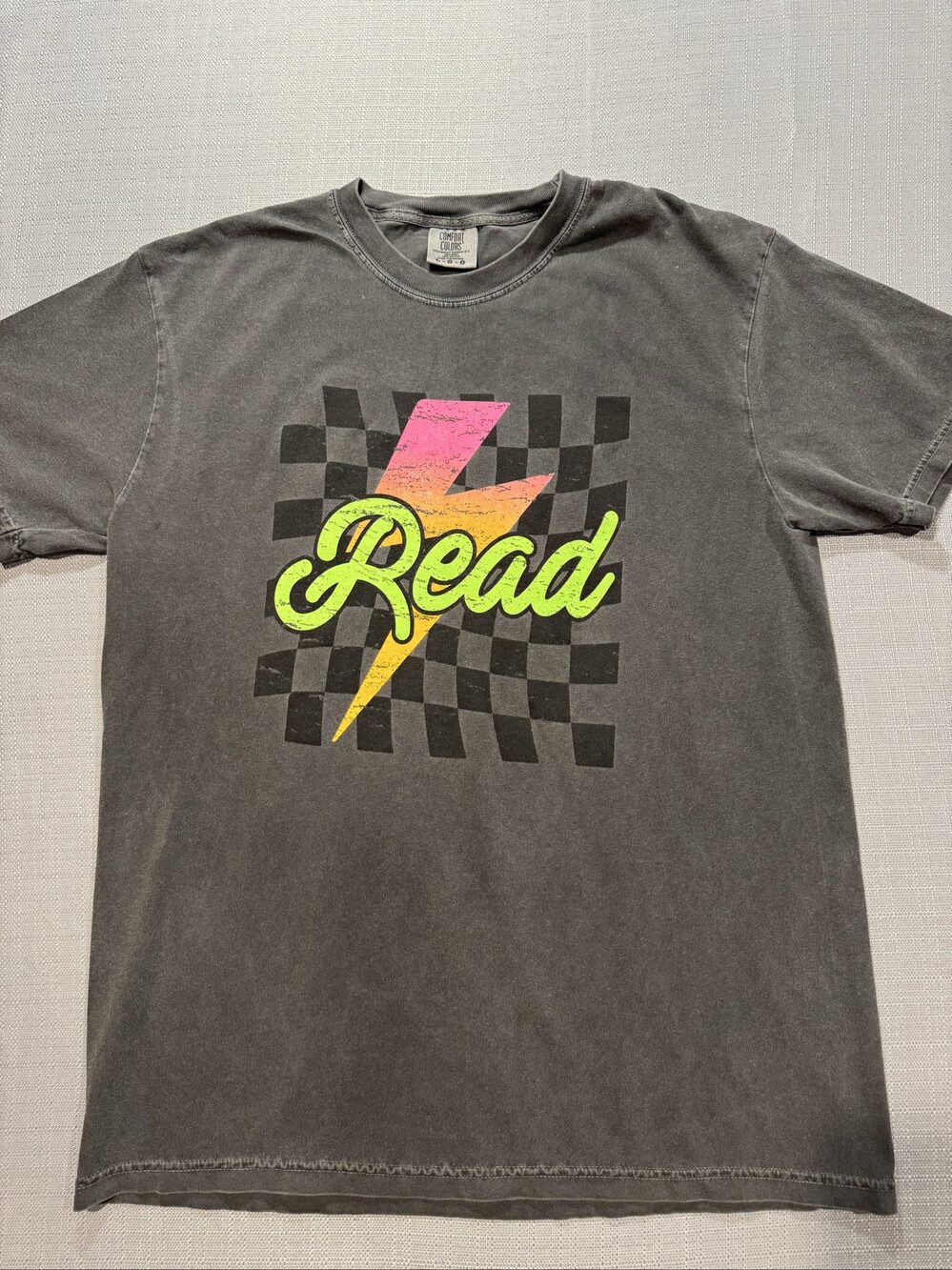 Men’s Comfort Colors Read Checkered Graphic T-Shirt – Charcoal Gray – Large